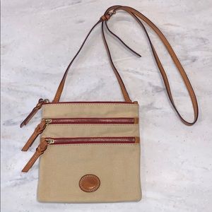 Dooney & Bourke: canvas crossbody